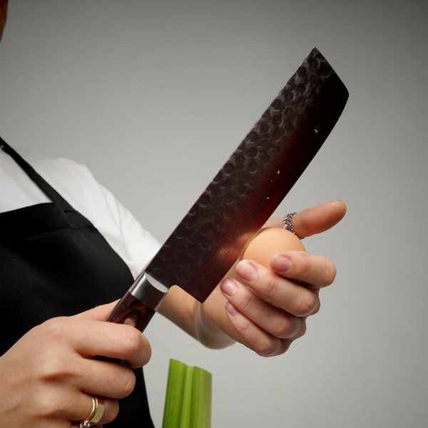 What is the best angle to sharpen a kitchen knife