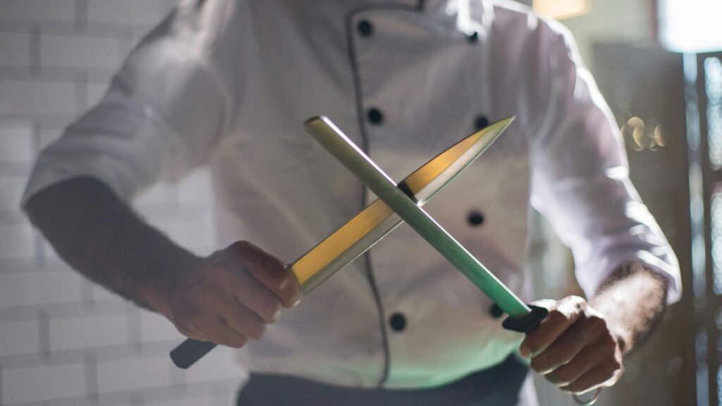 What is the best angle to sharpen a kitchen knife