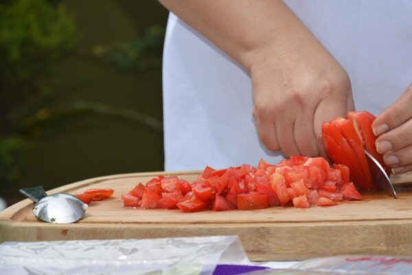 Why do chefs prefer wooden cutting boards? | bestkitchenreviews.in