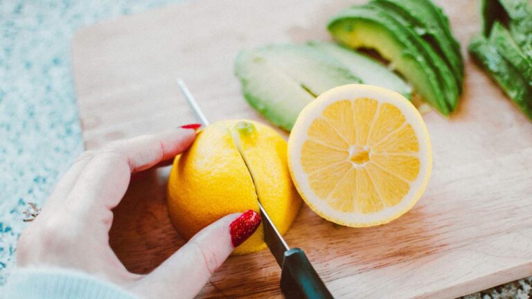 7 Practical Kitchen Knife Uses That Make Cooking Easier