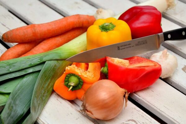 which knife is best for cutting vegetables | bestkitchenreviews.in