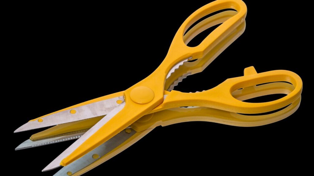 How to Store Kitchen Scissors