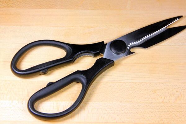 What is the difference between kitchen scissors and regular scissors | bestkitchenreviews.in