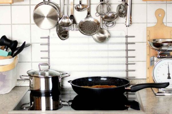 Which material is best for non-stick cookware | bestkitchenreviews.in