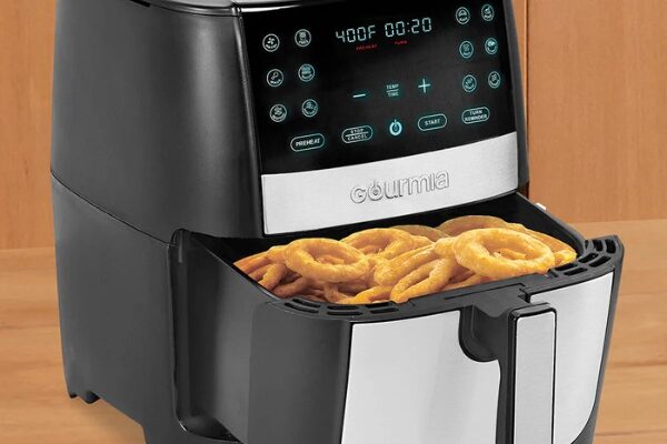 How To Use A Gourmia Air Fryer For The First Time | A Gourmia air fryer with a digital touch control panel displaying 400°F and 20 minutes, with a basket filled with crispy onion rings.